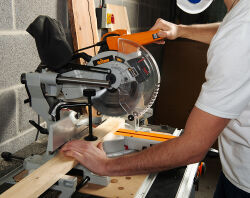 Zug-, Kapp- und Gehrungssäge 1800 W TCMS254 triton