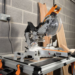 Zug-, Kapp- und Gehrungssäge 1800 W TCMS254 triton