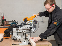 Zug-, Kapp- und Gehrungssäge 1800 W TCMS254 triton