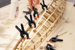 BESSEY Geschenkbox Schraubzwinge TG20 mit Gravur inkl. Clippix XC1 Federzwinge & Zollstock | Exklusives personalisiertes Handwerker Geschenk