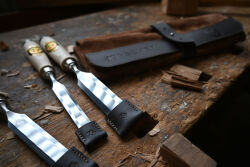 KIRSCHEN WOODWORKER Essentials Set 3 - Stechbeitelsatz 4-6-10-12-16-20-26-30 mm in Ledertasche + RYOBA Japansäge + Holzhammer + Anreißmesser 1831000 | Gravur möglich